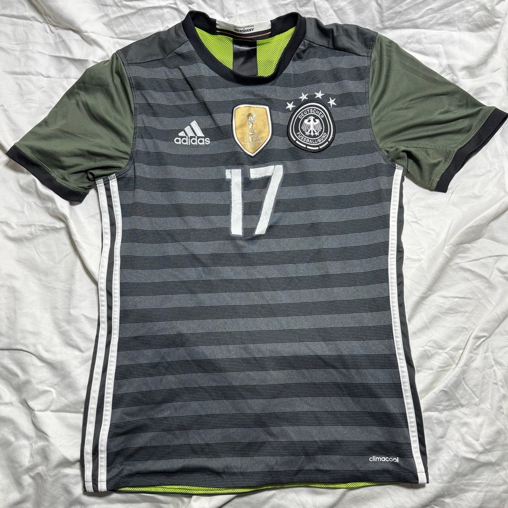 Men’s Bayern Munich 2016/17 away jersey- Muller